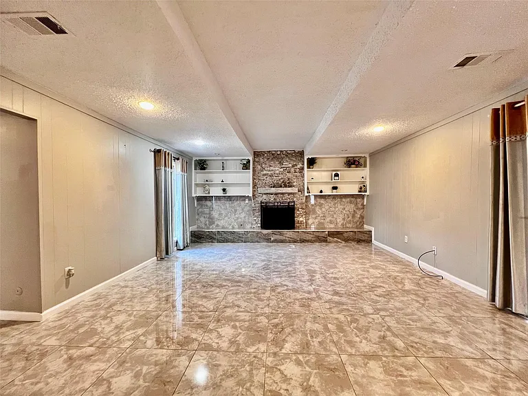13819 Wickersham Ln — Photo 9