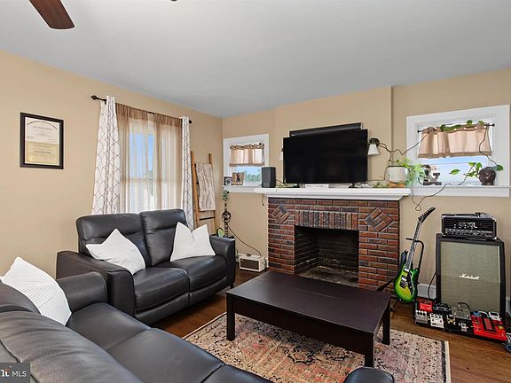 4th image of 4075 W Market St