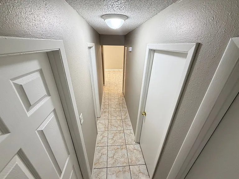 821 Moongate Ter — Photo 15