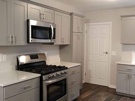 2nd image of 353 Illinois Ave