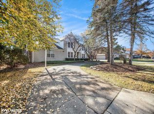 2681 Powderhorn Ridge Rd, Rochester Hills, MI 48309