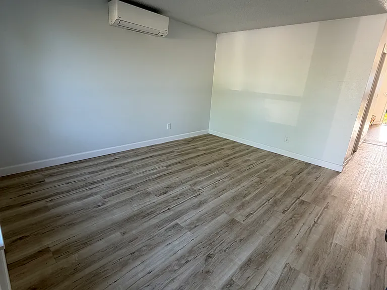 2224 Iron St — Photo 2