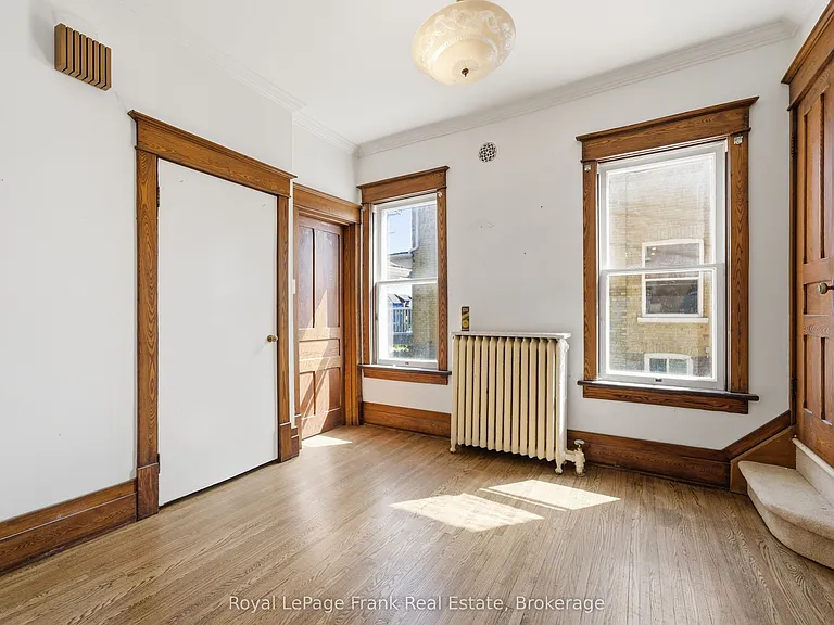 279 Kent St W — Photo 10