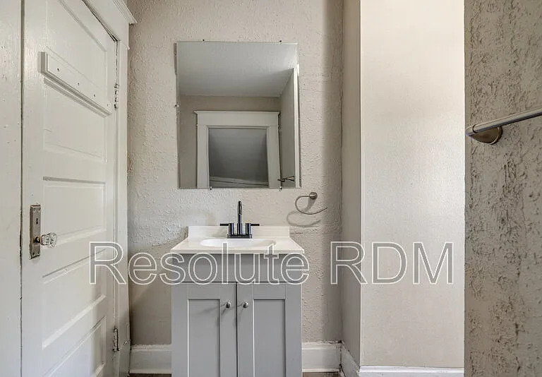 1314 N Dearborn St — Photo 18