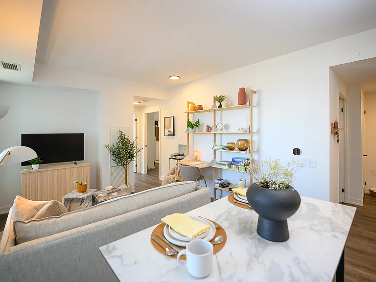 73 Broadway Ave — Photo 12