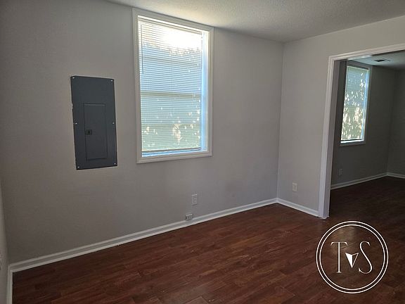 3rd image of 503 Gould St