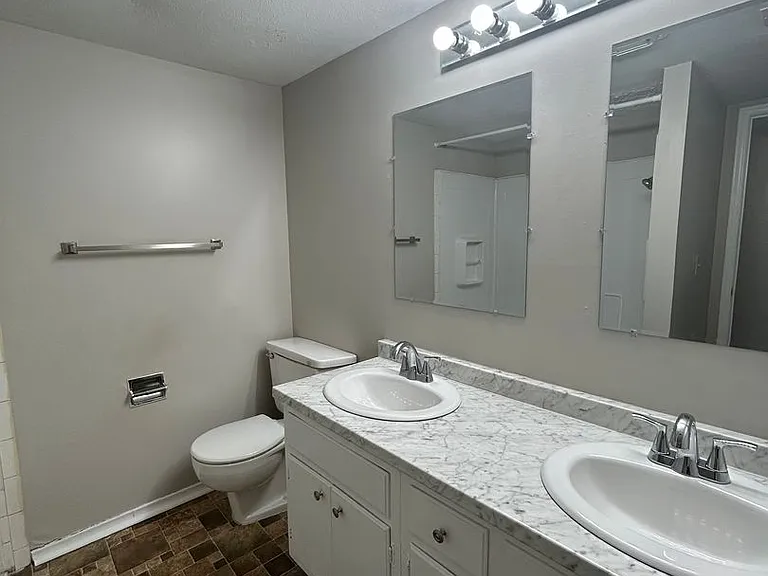915 N 48th Ave — Photo 14