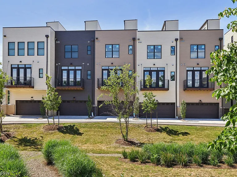 11218 N Park Pl — Photo 36