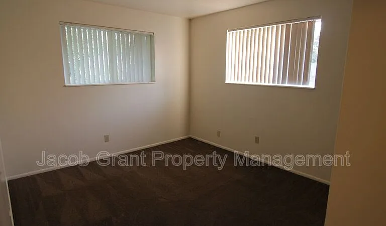 2136 Saint Clair Rd — Photo 9