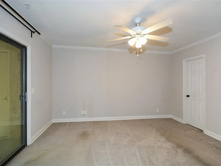 607 Lismore SE — Photo 25