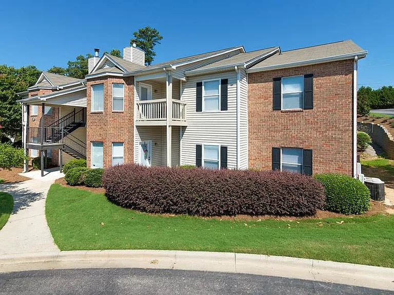 Chace Lake Villas apartment community building exterior