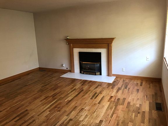 4th image of 2509 NE 205th St