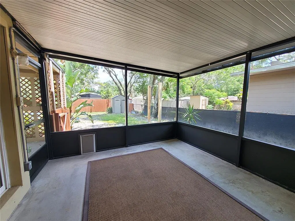 3 bed, 1.5 bath, 1252 sqft, $2,100 — Photo 3