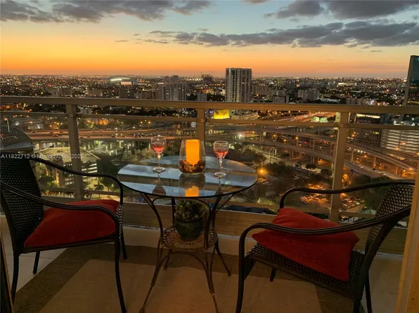 90 SW 3rd St APT 3010, Miami, FL 33130