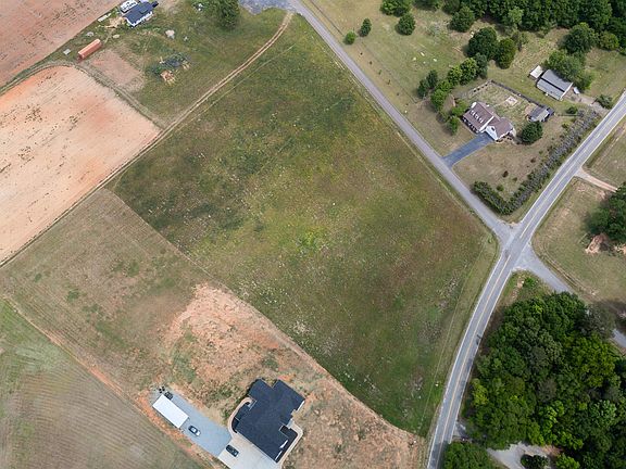 3rd image of 606 McSwain Rd