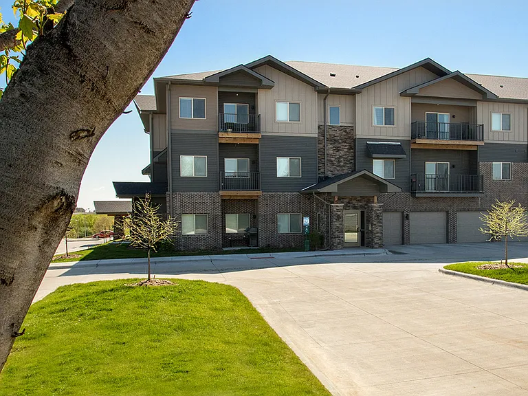 Building front exterior entrance at Avenue 204.