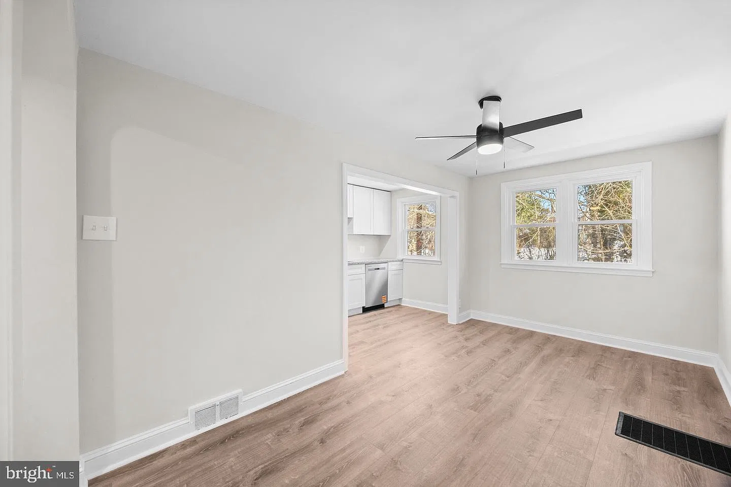 4 bed, 2.0 bath, 1152 sqft, $2,800 — Photo 3