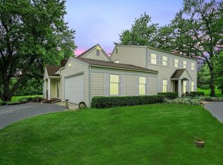 5 Pine Hill Ln, Oak Brook, IL 60523