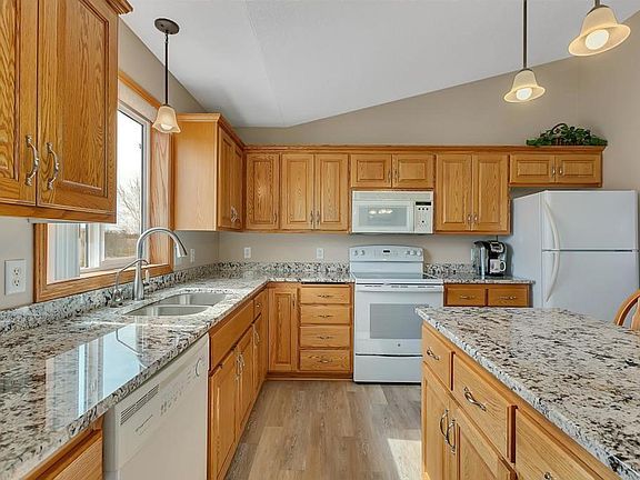 3rd image of 304 Pheasant Dr