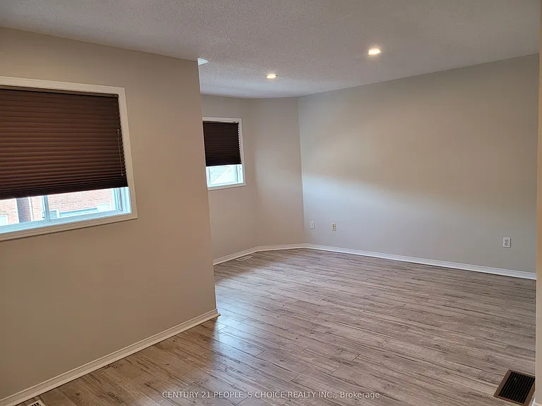 383 Jay Cres — Photo 12