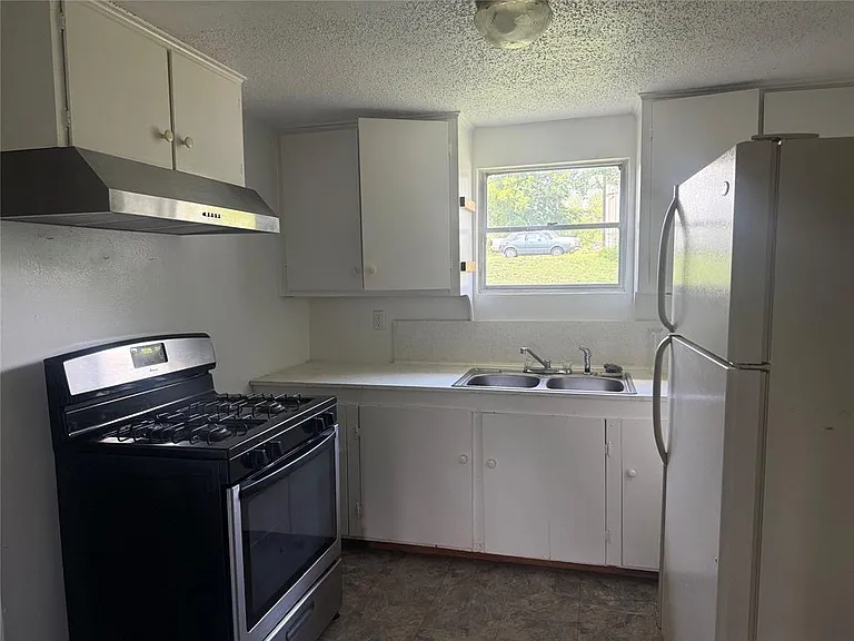 1825 E Pierce St — Photo 6