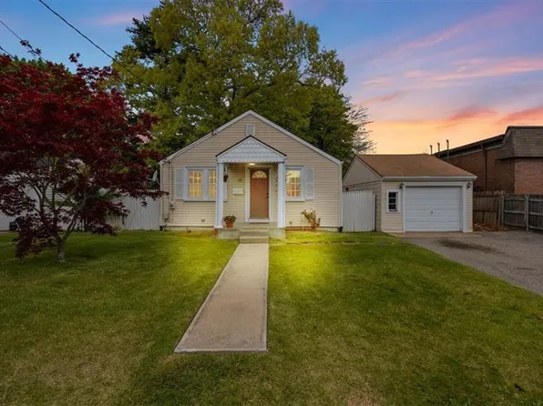 15 Community Rd, Warwick, RI 02889