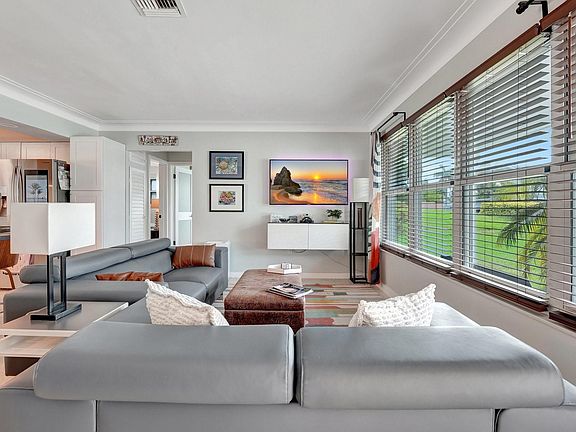 2nd image of 4405 SW 35th Avenue