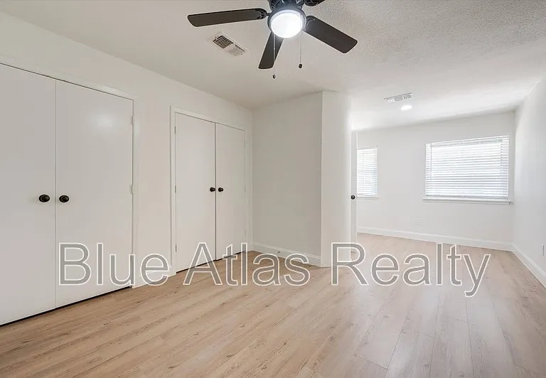 805 W Chambers St #B — Photo 9