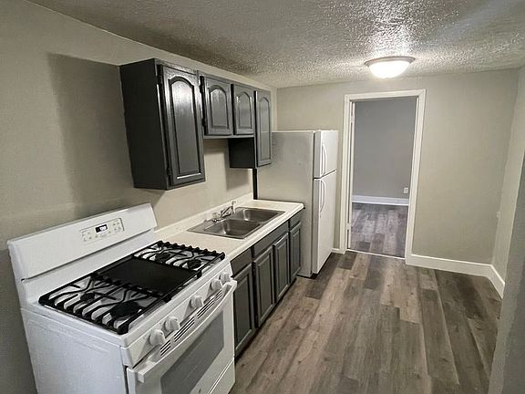 2nd image of 556 N Clay St APT 8