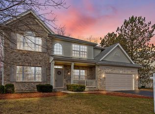324 Oak Grove Cir, Wauconda, IL 60084