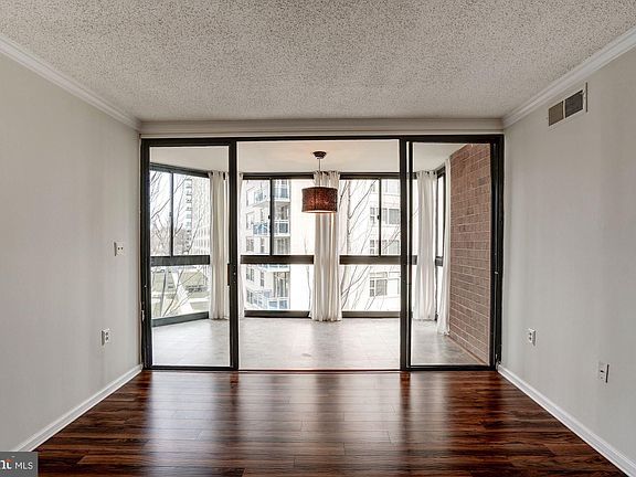 5th image of 1001 N Randolph St APT 323