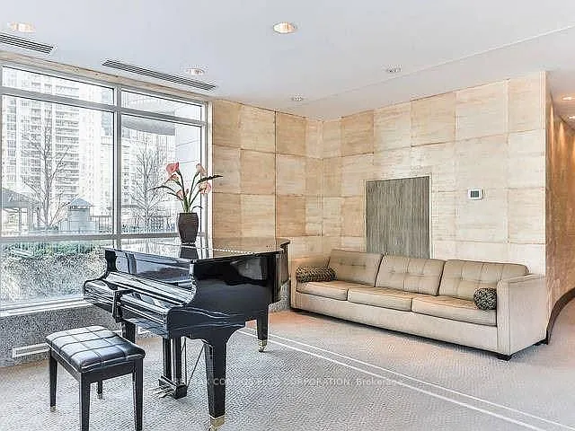 2111 Lake Shore Blvd W #814 — Photo 20