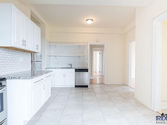 4th image of 74 Prospect St #3BATHS