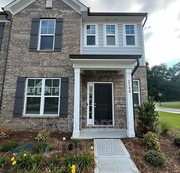 2100 Cobble Ct — Photo 2