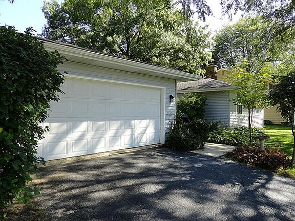 2nd image of 694 Carriage Dr