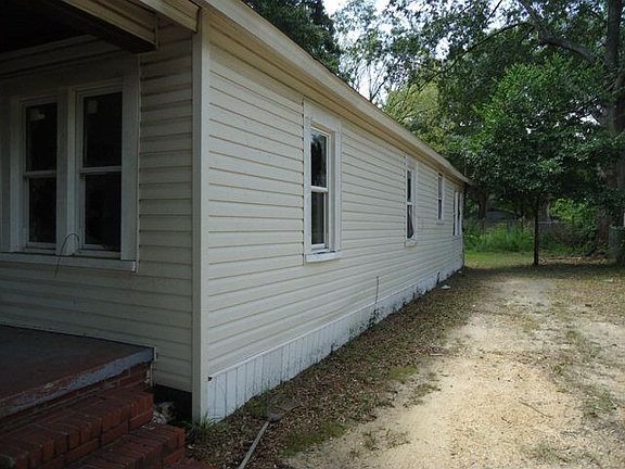 2nd image of 2322 Garden Dr