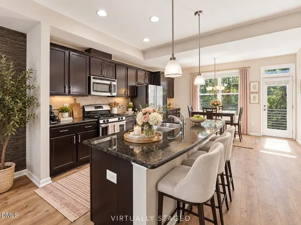 3217 Kempthorne Rd, Cary, NC 27519