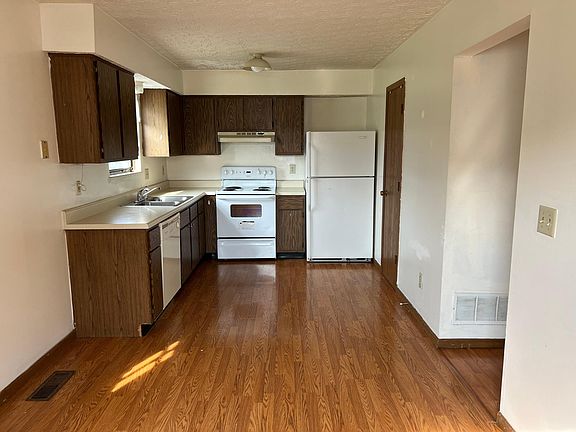 4th image of 3845 Heatherglen Dr
