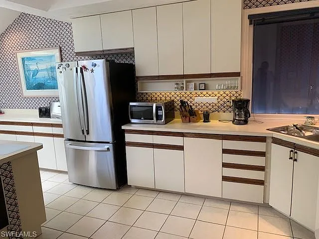 611 Bridgeway Ln — Photo 10