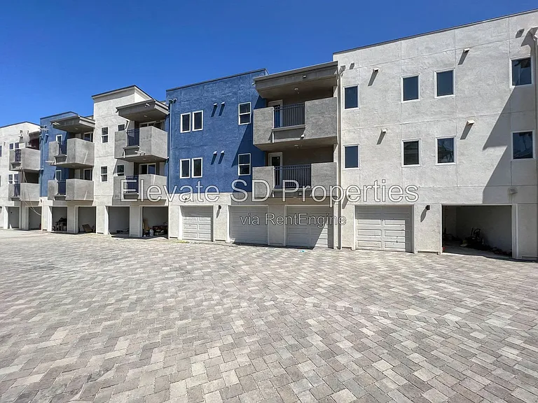 1819 E 9th St #105 — Photo 8