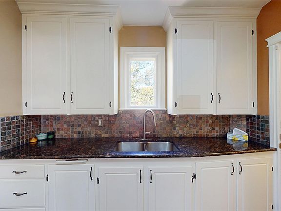 4th image of 723 9th Street E