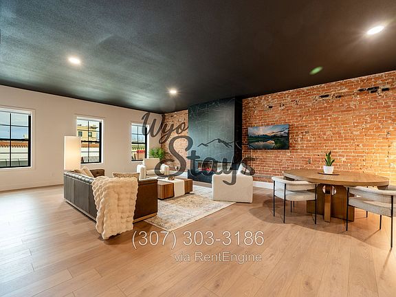 2nd image of 226 N Main St
