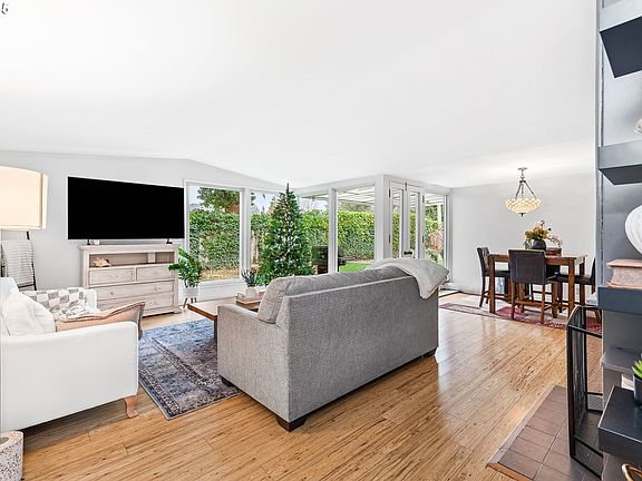4th image of 206 Farview Dr