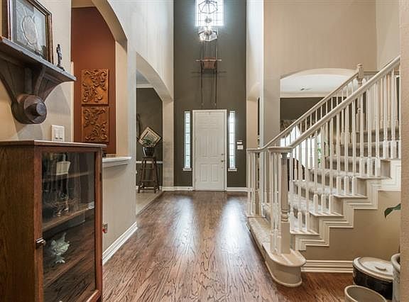 5th image of 2117 Long Branch Dr