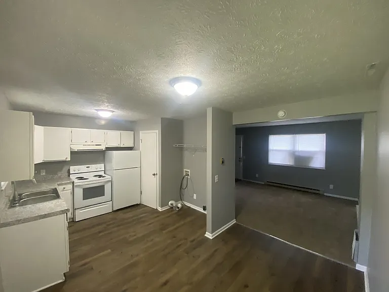 100 Hayes Ct — Photo 3