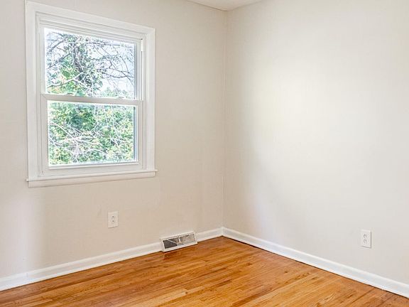 4th image of 19 Garland Ct #1