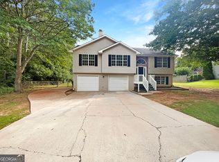 31 Camelot Dr, Cartersville, GA 30121