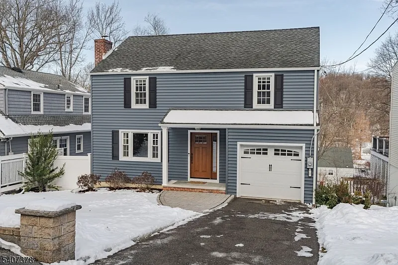 33 Midland Drive photo 1