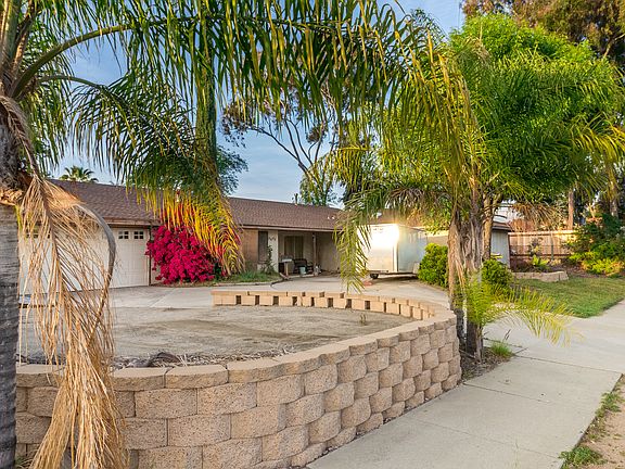 3rd image of 8640 Carlton Oaks Dr