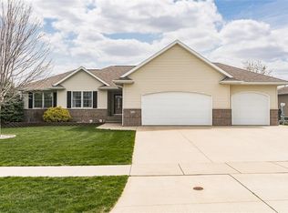 614 Ridgeway Ct, Atkins, IA 52206